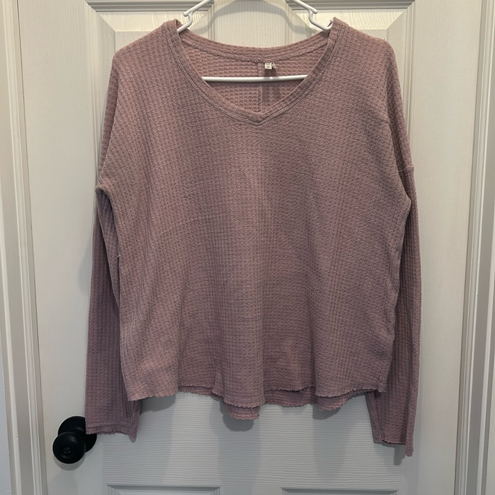 MUDD Women’s Long Sleeved Slightly Cropped Top SIZE: Medium waffle texture